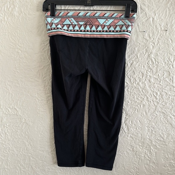 Victoria’s Secret Pink Yoga Cropped Leggings Black Fold Over Waistband Blue Logo - Picture 5 of 7